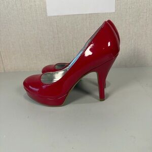 Unlisted by Kenneth Cole Patent Leather Red Pumps Women’s Size 6M‎